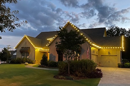 Why Roofline & Gutter Lighting Is Essential for a Complete Christmas Display